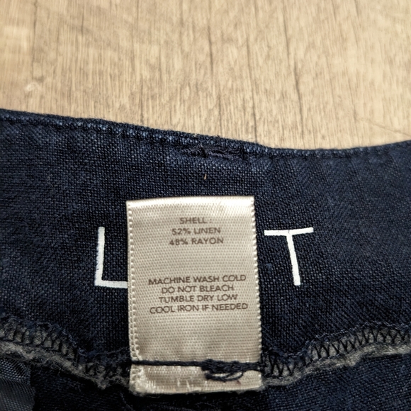 Ann Taylor Loft Navy Blue Linen Blend shorts - Picture 5 of 9